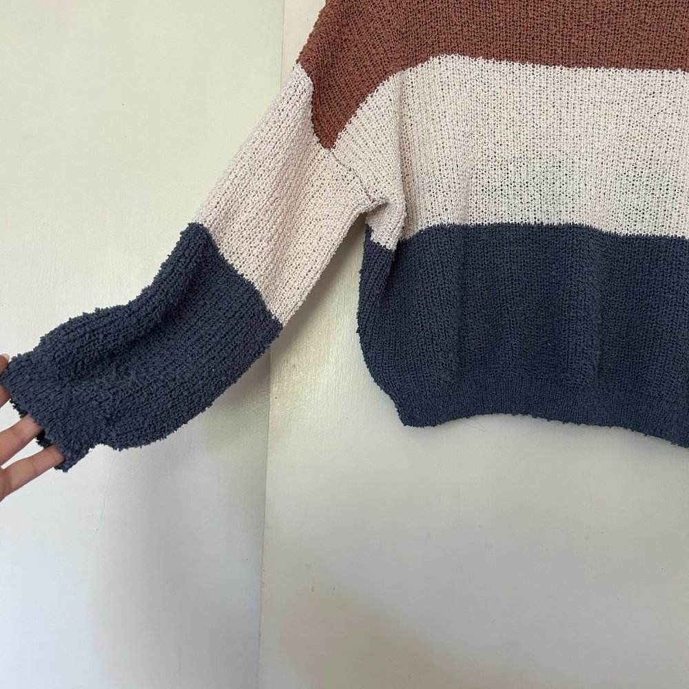 sweater - Picture 2 of 5